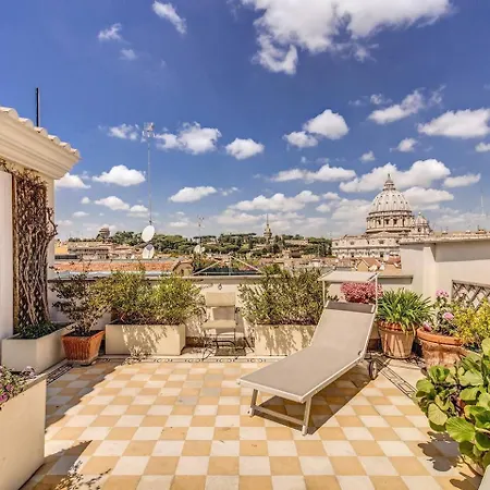 Apartamento Attic With Terrace Overlooking St Peters Basilica Roma