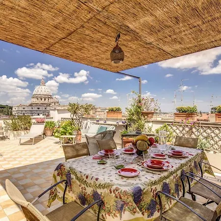 Daire Attic With Terrace Overlooking St Peters Basilica