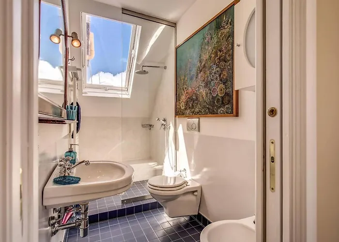 Attic With Terrace Overlooking St Peter's Basilica * روما