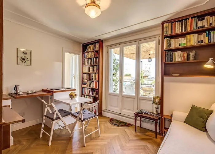 Attic With Terrace Overlooking St Peter's Basilica شقة