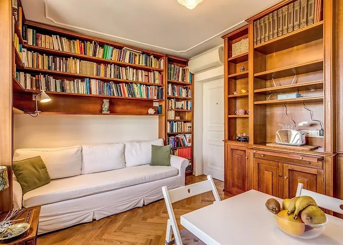 Attic With Terrace Overlooking St Peter's Basilica روما